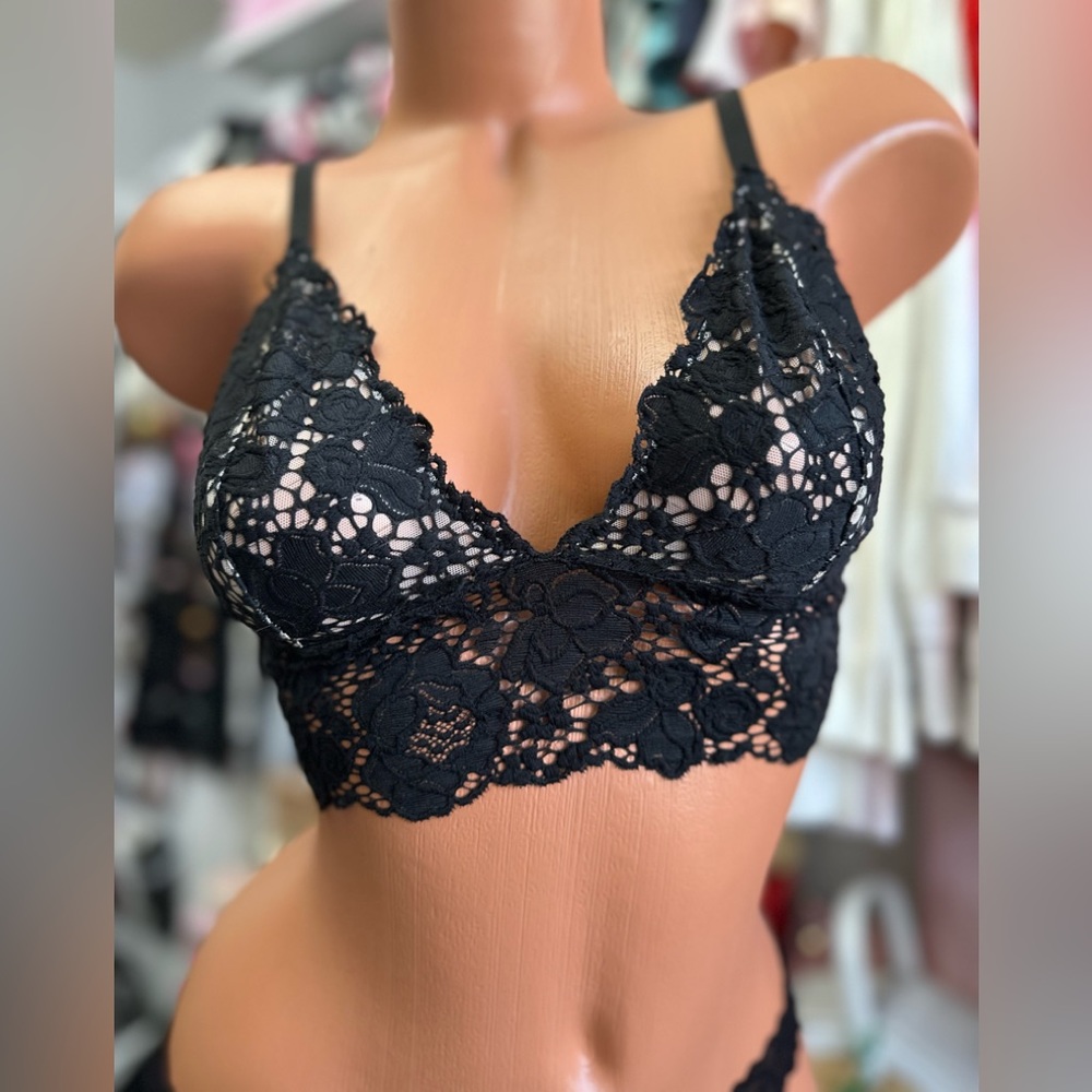 Victoria's Secret Nude Black Lace Bralette Size Large TAG CUT OUT